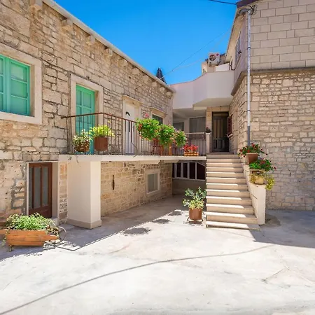 House Jogo * Selca (Brac)